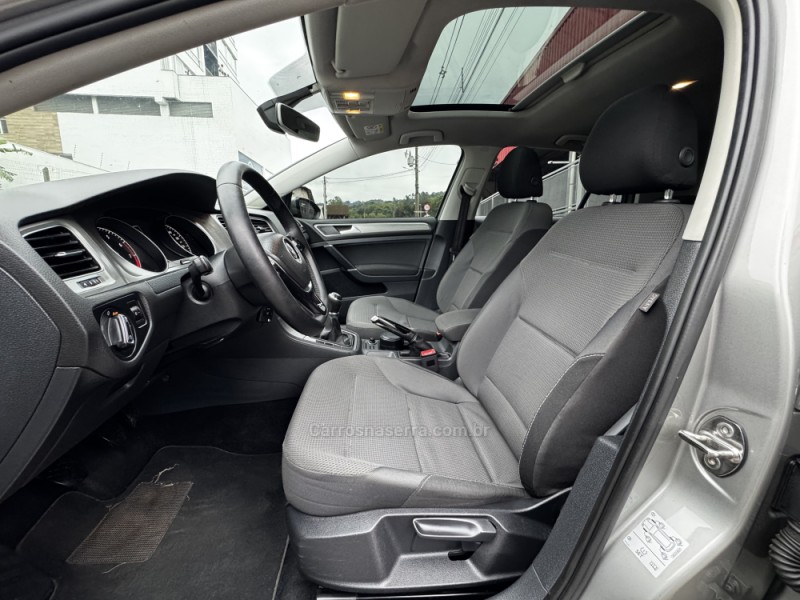 GOLF 1.0 TSI COMFORTLINE 12V TOTAL FLEX 4P MANUAL - 2017 - FELIZ