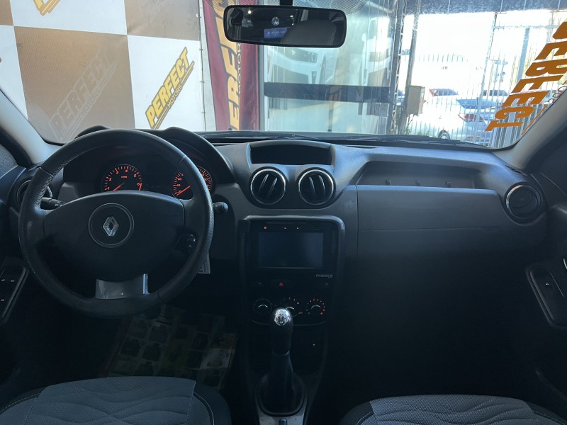 DUSTER 1.6 DYNAMIQUE 4X2 16V FLEX 4P MANUAL - 2014 - PORTãO