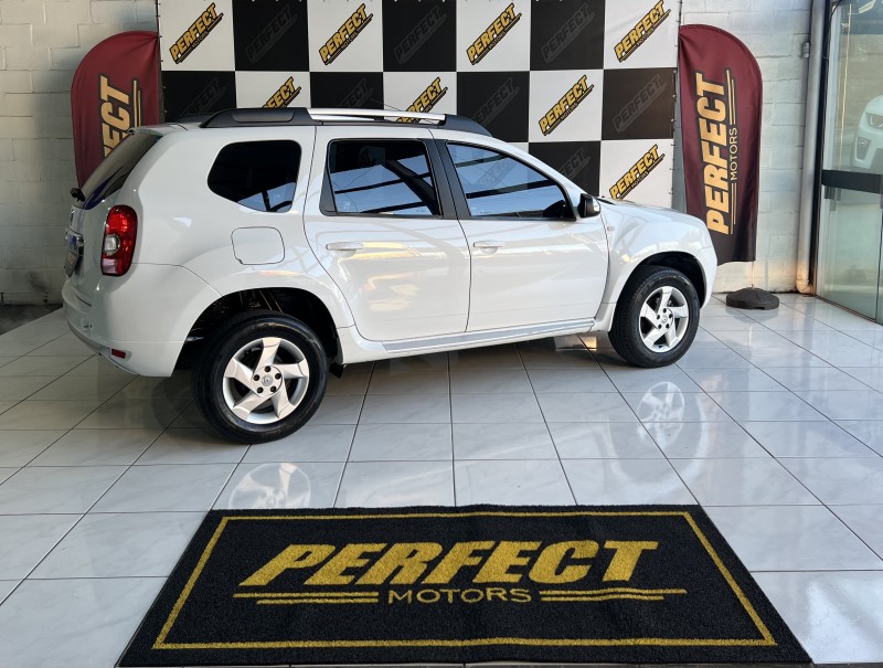 DUSTER 1.6 DYNAMIQUE 4X2 16V FLEX 4P MANUAL - 2014 - PORTãO