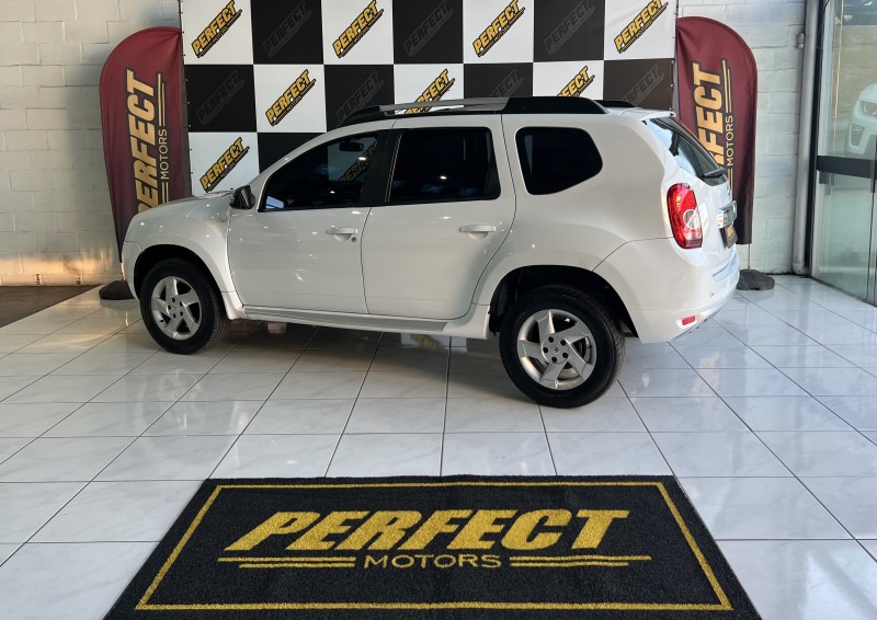 DUSTER 1.6 DYNAMIQUE 4X2 16V FLEX 4P MANUAL - 2014 - PORTãO