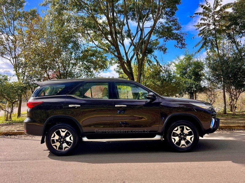 HILUX SW4 2.8 SRX 4X4 DIAMOND 16V TURBO DIESEL 4P 7 LUGARES AUTOMÁTICO - 2019 - BENTO GONçALVES