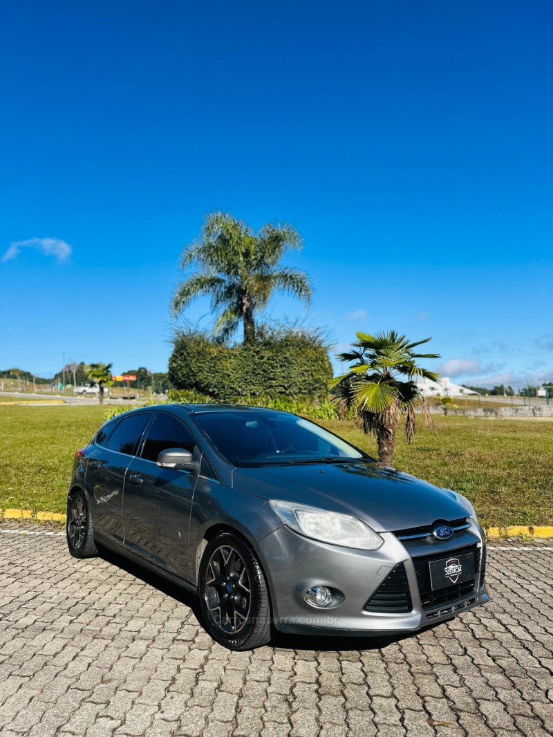 FOCUS 2.0 TITANIUM HATCH 16V FLEX 4P AUTOMÁTICO
