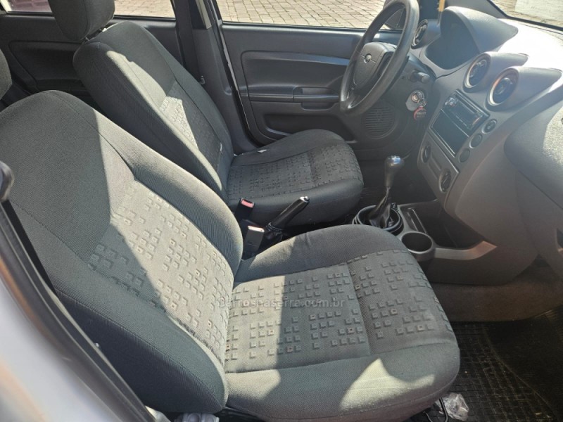 FIESTA 1.0 MPI 8V GASOLINA 4P MANUAL - 2004 - VERANóPOLIS