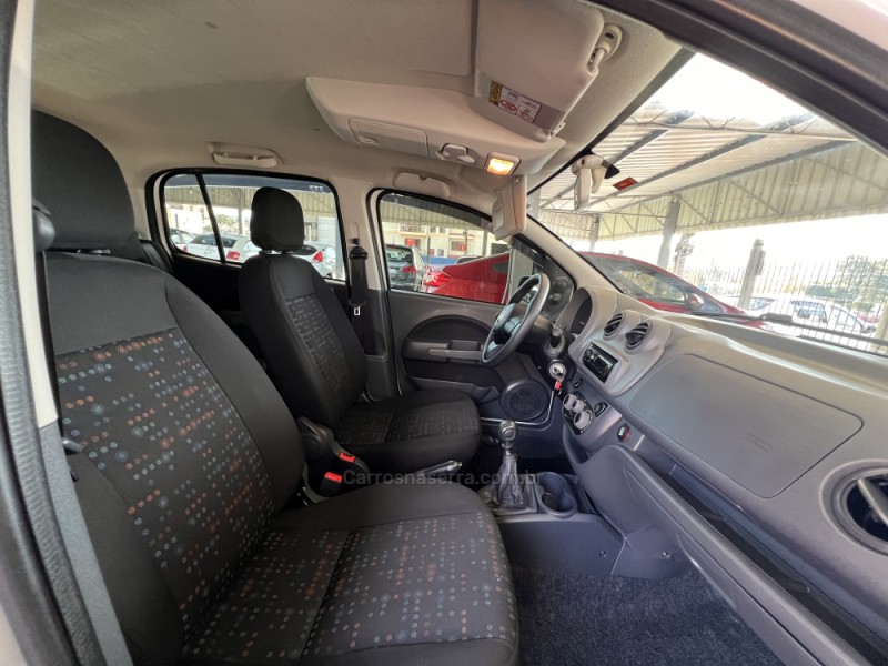 UNO 1.0 VIVACE 8V FLEX 4P MANUAL - 2014 - BOM PRINCíPIO