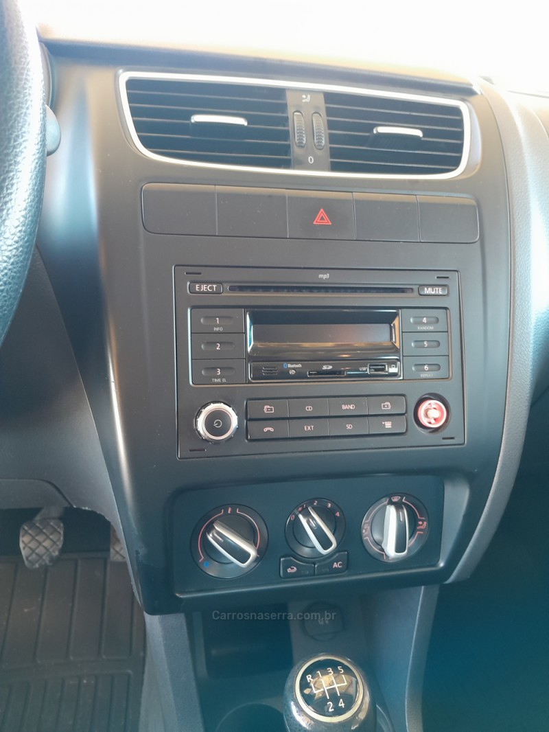 FOX 1.6 MI 8V FLEX 4P MANUAL - 2013 - VERANóPOLIS