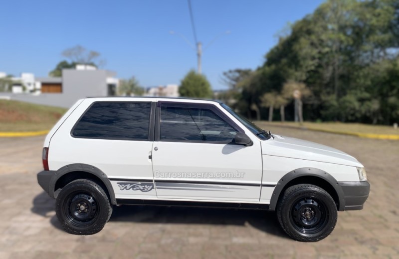 UNO 1.0 MPI MILLE WAY ECONOMY 8V FLEX 2P MANUAL - 2011 - GUAPORé