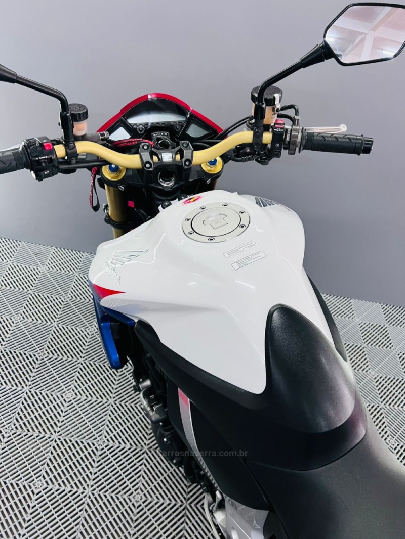 CB 1000R  - 2015 - CAMPO BOM