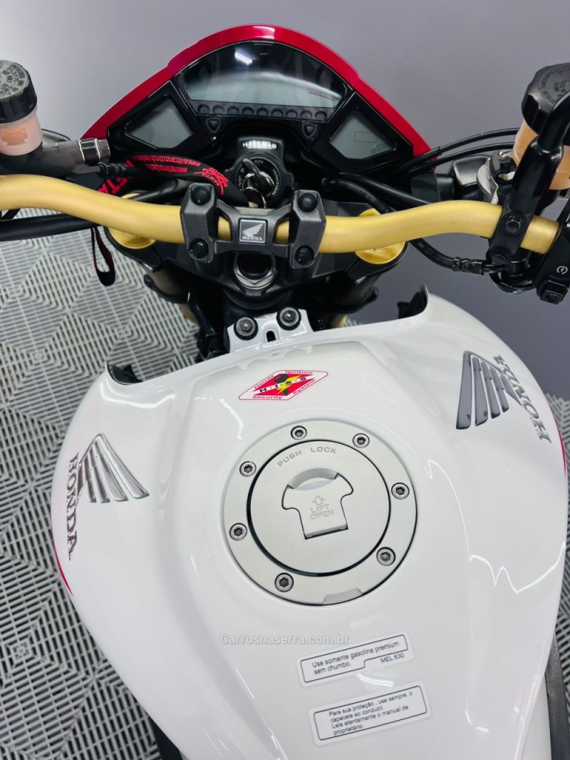 CB 1000R  - 2015 - CAMPO BOM