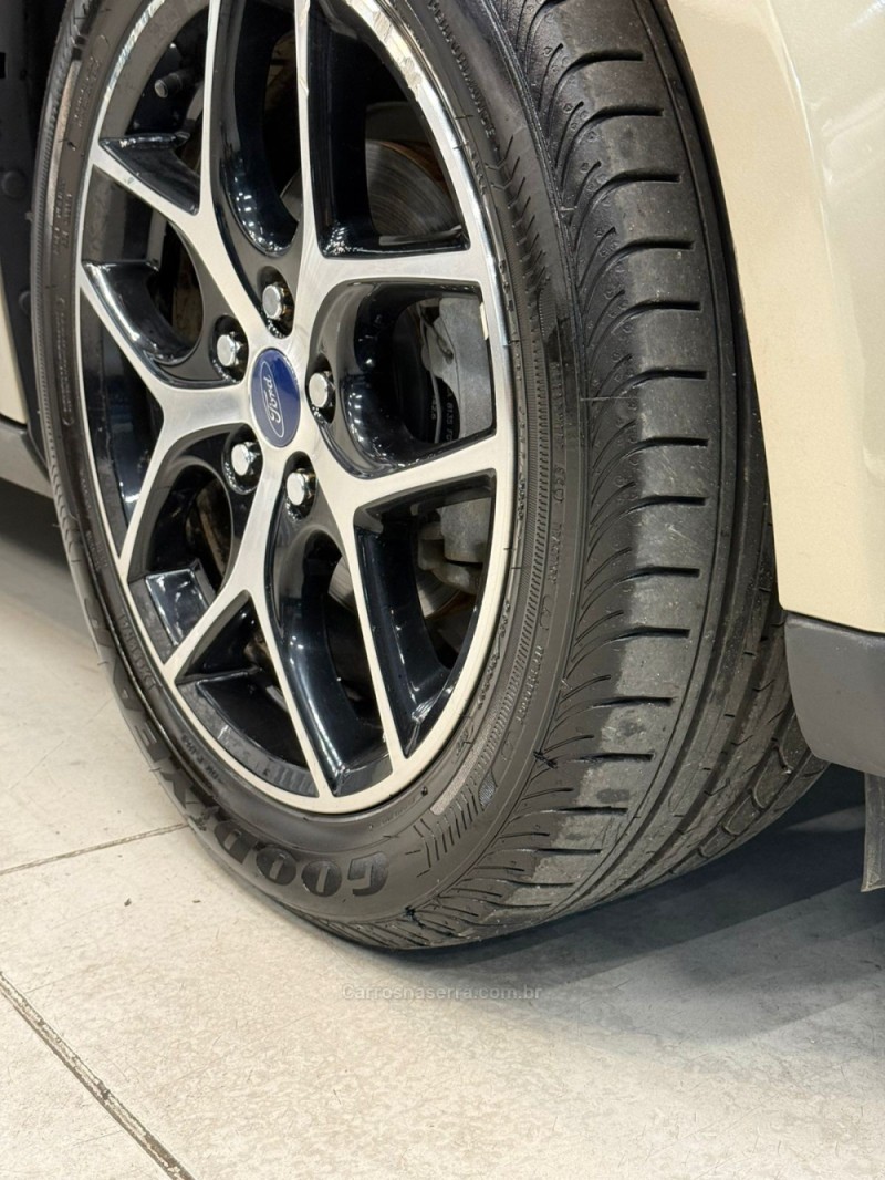 FOCUS 2.0 TITANIUM PLUS HATCH 16V FLEX 4P AUTO - 2017 - CAXIAS DO SUL