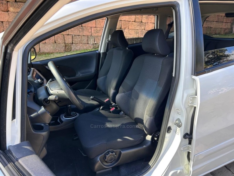 FIT 1.4 LXL 16V FLEX 4P MANUAL - 2011 - VENâNCIO AIRES