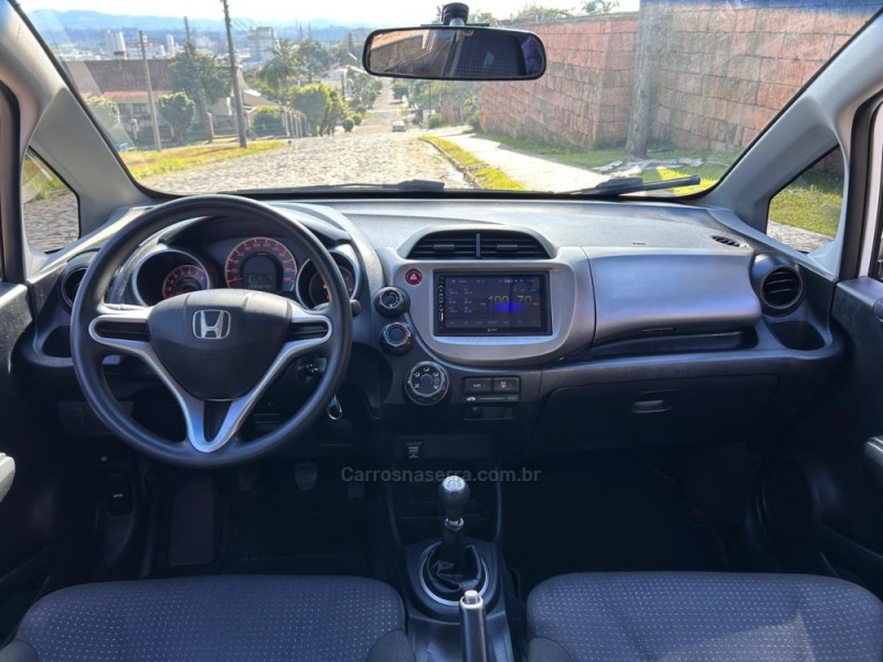 FIT 1.4 LXL 16V FLEX 4P MANUAL - 2011 - VENâNCIO AIRES