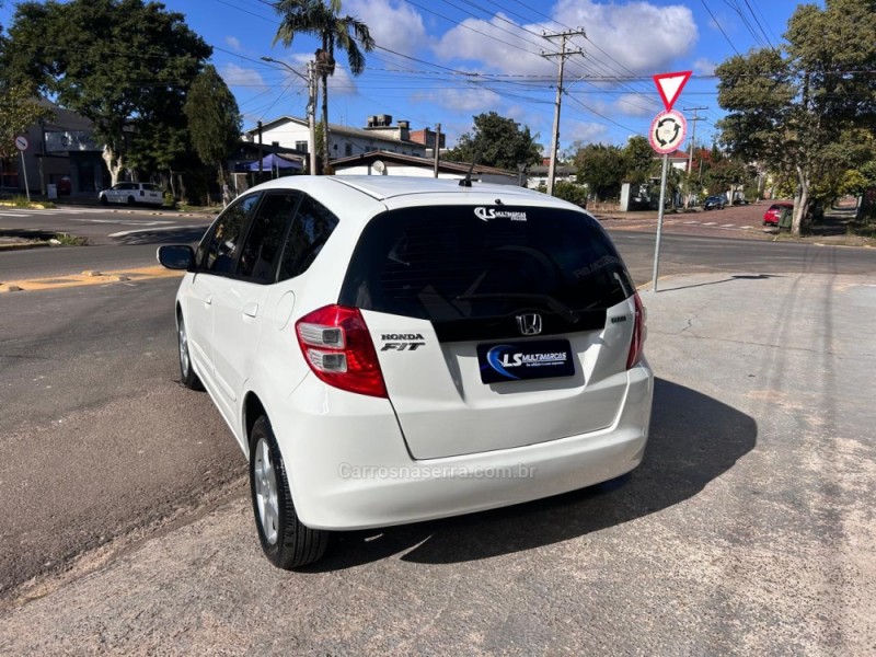 FIT 1.4 LXL 16V FLEX 4P MANUAL - 2011 - VENâNCIO AIRES