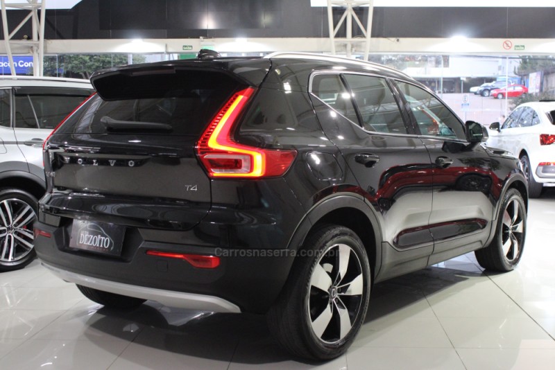 XC 40 2.0 T4 GASOLINA MOMENTUM 190CV FWD  - 2020 - CAXIAS DO SUL
