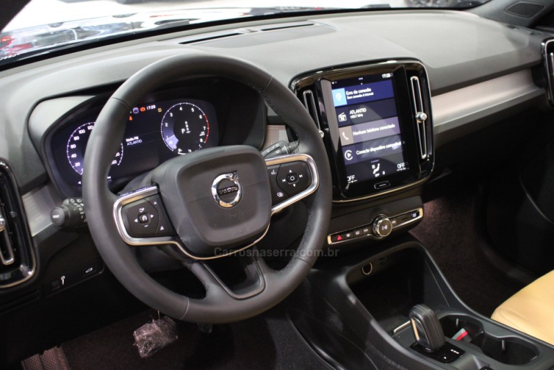 XC 40 2.0 T4 GASOLINA MOMENTUM 190CV FWD  - 2020 - CAXIAS DO SUL