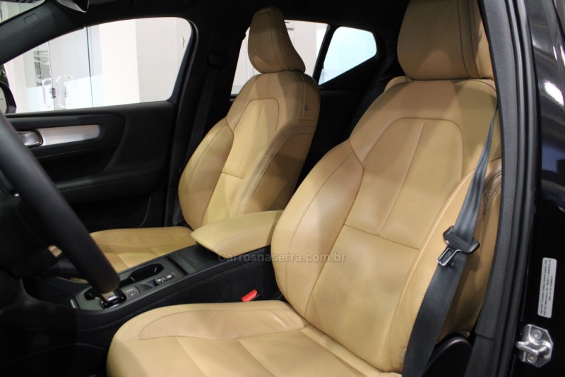 XC 40 2.0 T4 GASOLINA MOMENTUM 190CV FWD  - 2020 - CAXIAS DO SUL