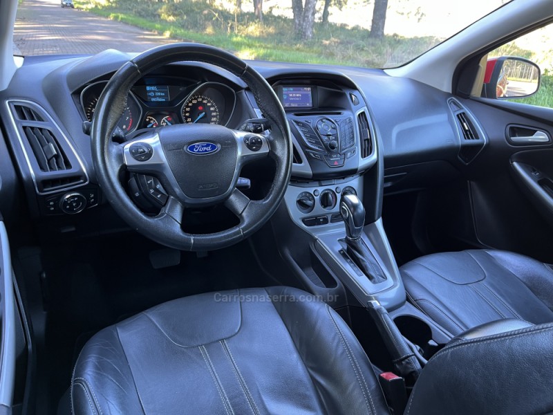 FOCUS 1.6 SE 16V FLEX 4P AUTOMÁTICO - 2014 - NOVA BASSANO