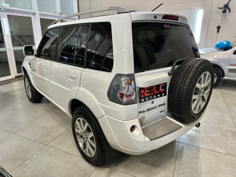 PAJERO TR4 2.0 4X4 16V 140CV FLEX 4P AUTOMÁTICO - 2013 - CAXIAS DO SUL