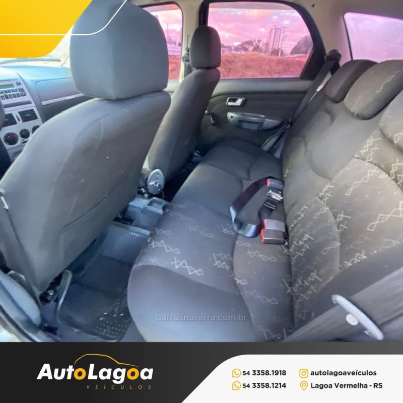 PALIO 1.4 MPI TREKKING WEEKEND 8V FLEX 4P MANUAL - 2010 - LAGOA VERMELHA