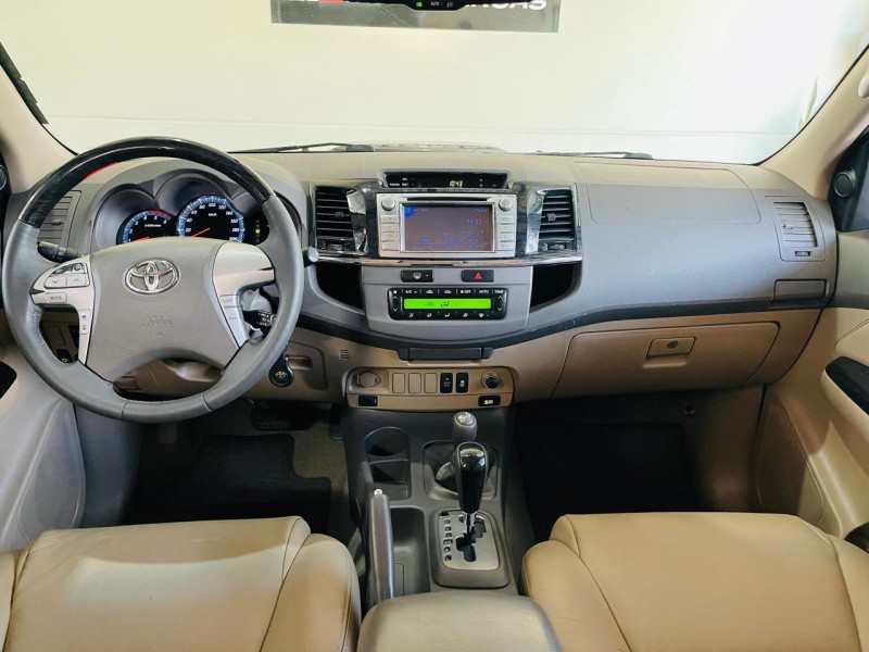 HILUX SW4 3.0 SRV 4X4 7 LUGARES 16V TURBO INTERCOOLER DIESEL 4P AUTOMÁTICO - 2012 - CAXIAS DO SUL