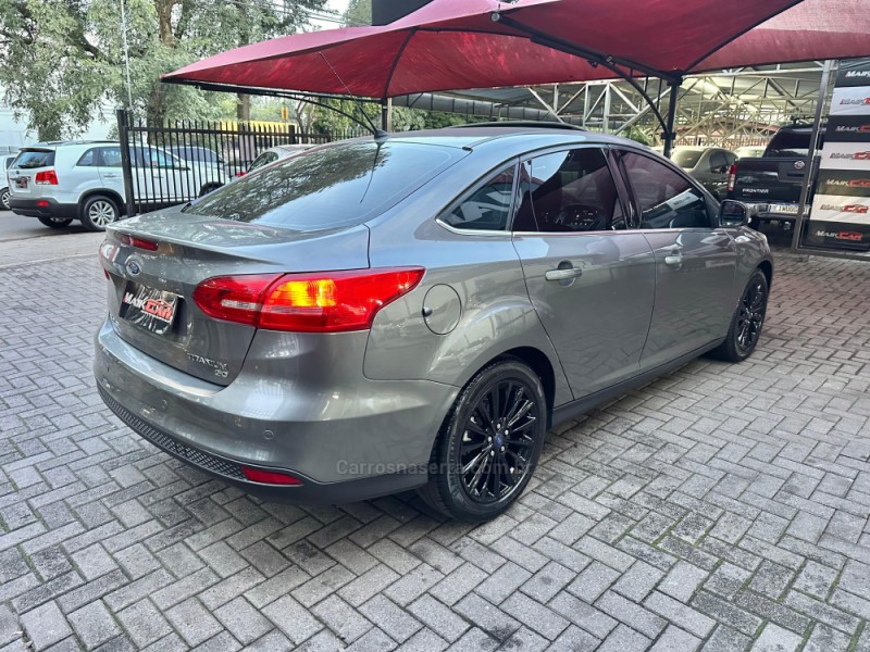 FOCUS 2.0 TITANIUM PLUS FASTBACK 16V FLEX 4P AUTOMÁTICO - 2017 - ESTâNCIA VELHA
