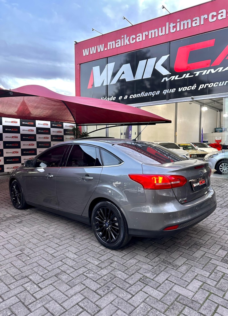 FOCUS 2.0 TITANIUM PLUS FASTBACK 16V FLEX 4P AUTOMÁTICO - 2017 - ESTâNCIA VELHA