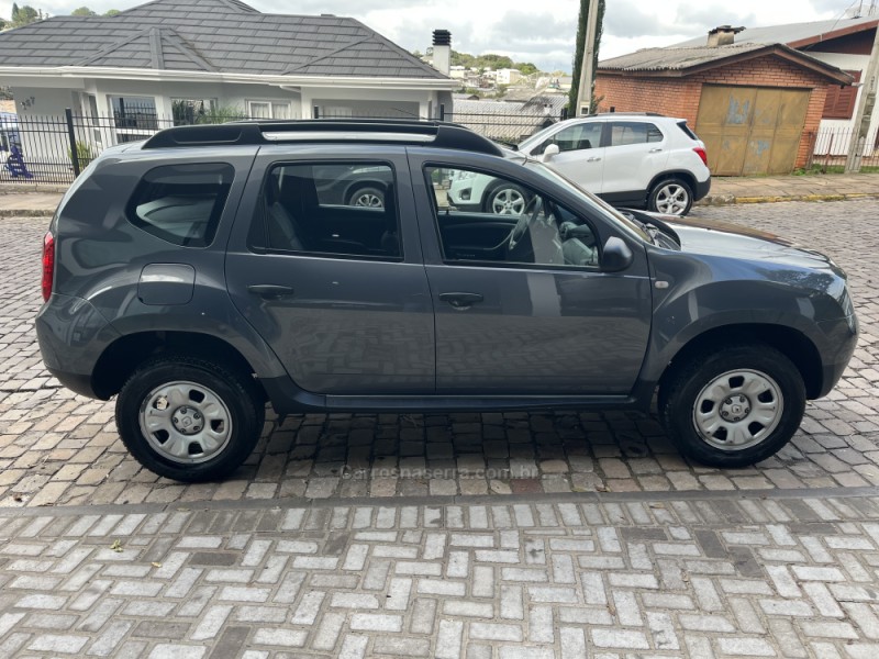 DUSTER 1.6 EXPRESSION 4X2 16V FLEX 4P MANUAL - 2015 - VERANóPOLIS