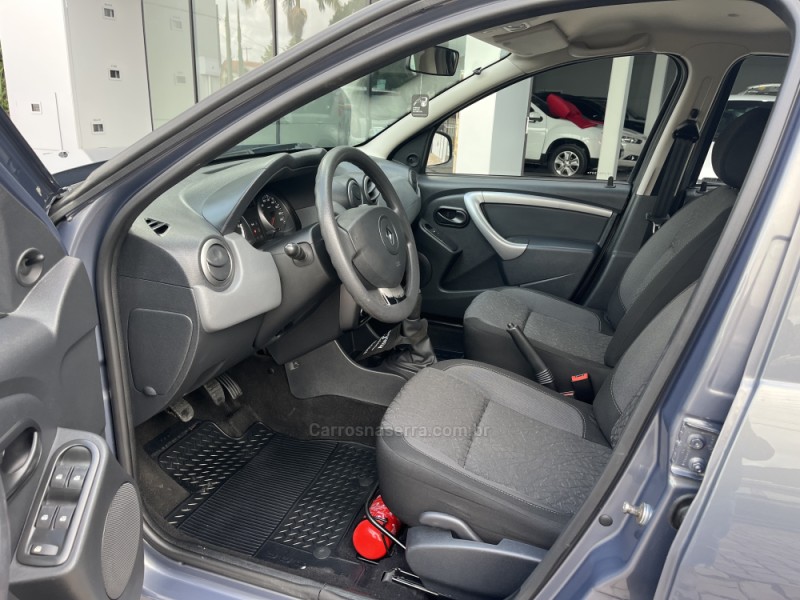 DUSTER 1.6 EXPRESSION 4X2 16V FLEX 4P MANUAL - 2015 - VERANóPOLIS