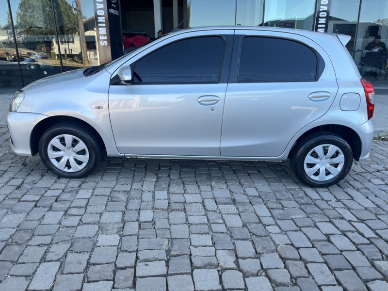 ETIOS 1.5 XS 16V FLEX 4P MANUAL