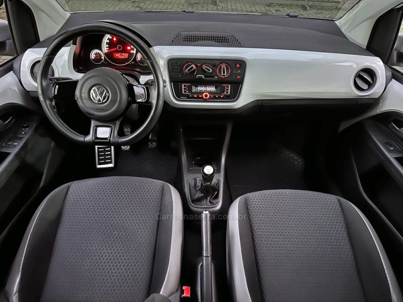 UP 1.0 CROSS T.FLEX 12V 4P MANUAL - 2015 - ESTâNCIA VELHA