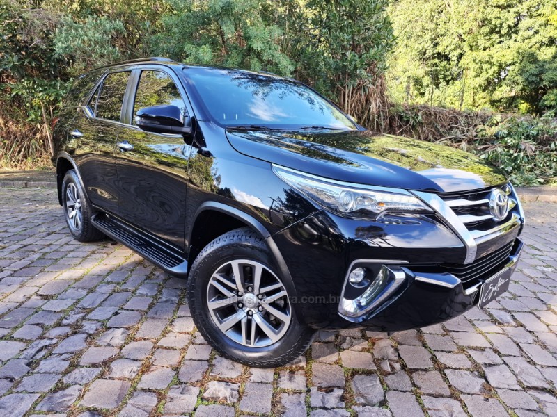 hilux sw4 2.8 srx 4x4 7 lugares 16v turbo intercooler diesel 4p automatico 2018 bento goncalves