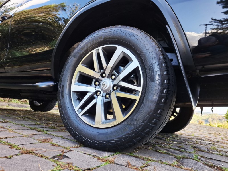 HILUX SW4 2.8 SRX 4X4 7 LUGARES 16V TURBO INTERCOOLER DIESEL 4P AUTOMÁTICO - 2018 - BENTO GONçALVES