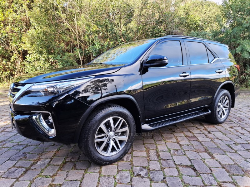 HILUX SW4 2.8 SRX 4X4 7 LUGARES 16V TURBO INTERCOOLER DIESEL 4P AUTOMÁTICO - 2018 - BENTO GONçALVES