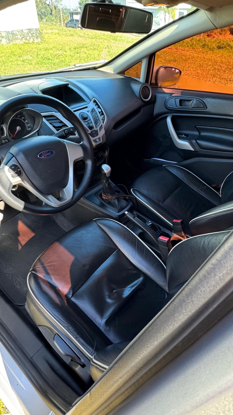 FIESTA 1.6 SE SEDAN 16V FLEX 4P MANUAL - 2012 - CAXIAS DO SUL