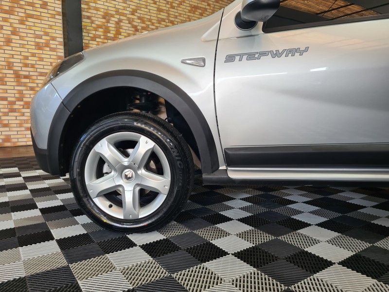 SANDERO 1.6 STEPWAY 16V FLEX 4P MANUAL - 2009 - FARROUPILHA