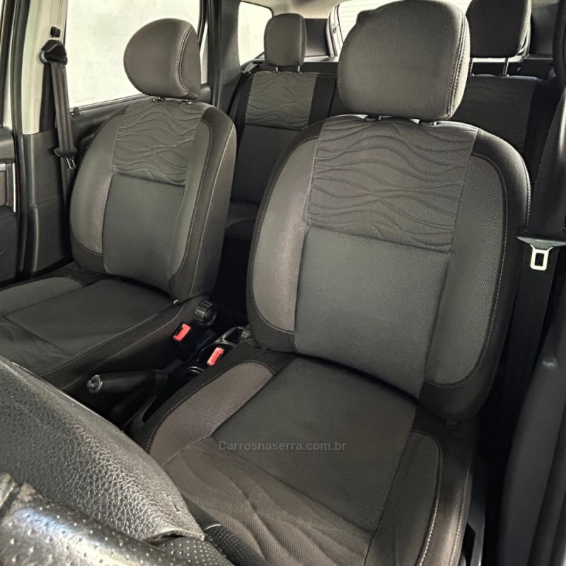 DUSTER 2.0 TECH ROAD II 4X2 16V FLEX 4P AUTOMÁTICO - 2014 - VACARIA