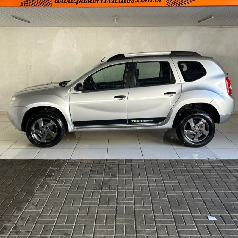 DUSTER 2.0 TECH ROAD II 4X2 16V FLEX 4P AUTOMÁTICO - 2014 - VACARIA
