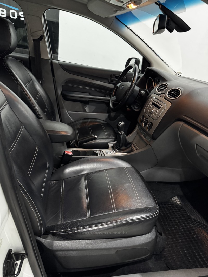 FOCUS 2.0 FC 16V GASOLINA 4P MANUAL - 2011 - CAXIAS DO SUL