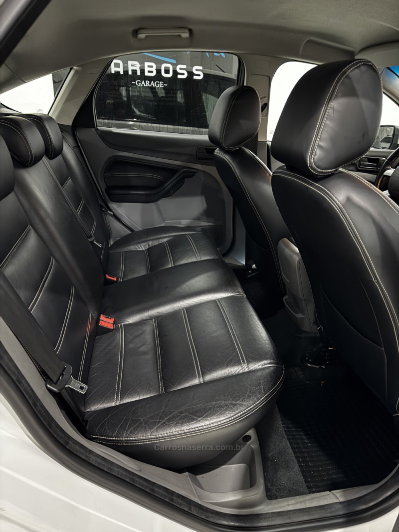 FOCUS 2.0 FC 16V GASOLINA 4P MANUAL - 2011 - CAXIAS DO SUL