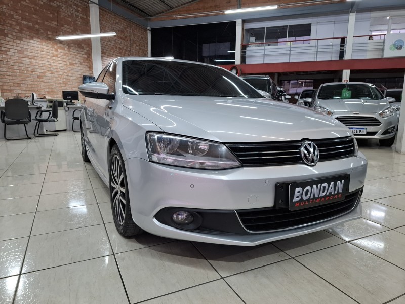 JETTA 2.0 TSI HIGHLINE 200CV GASOLINA 4P TIPTRONIC - 2012 - FARROUPILHA