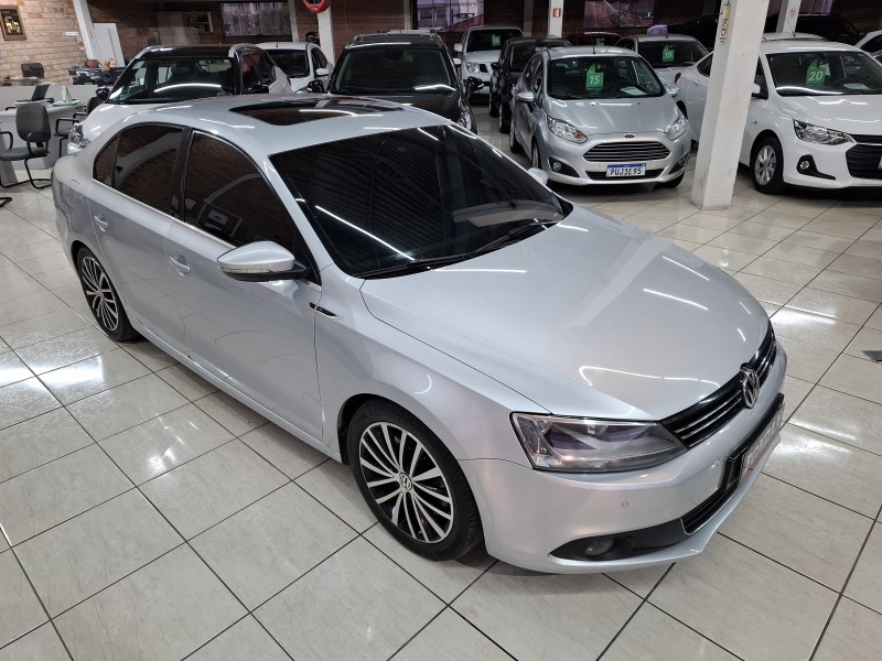JETTA 2.0 TSI HIGHLINE 200CV GASOLINA 4P TIPTRONIC - 2012 - FARROUPILHA