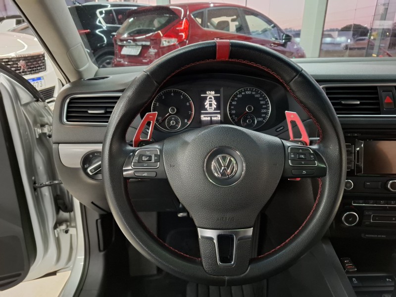 JETTA 2.0 TSI HIGHLINE 200CV GASOLINA 4P TIPTRONIC - 2012 - FARROUPILHA