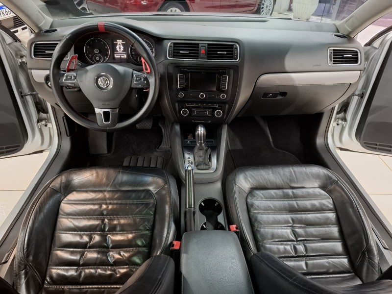 JETTA 2.0 TSI HIGHLINE 200CV GASOLINA 4P TIPTRONIC - 2012 - FARROUPILHA