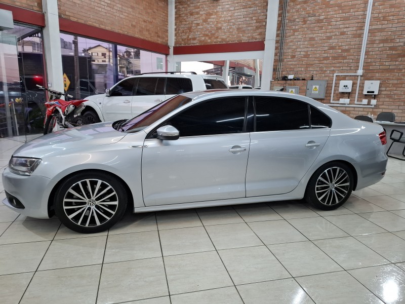 JETTA 2.0 TSI HIGHLINE 200CV GASOLINA 4P TIPTRONIC - 2012 - FARROUPILHA
