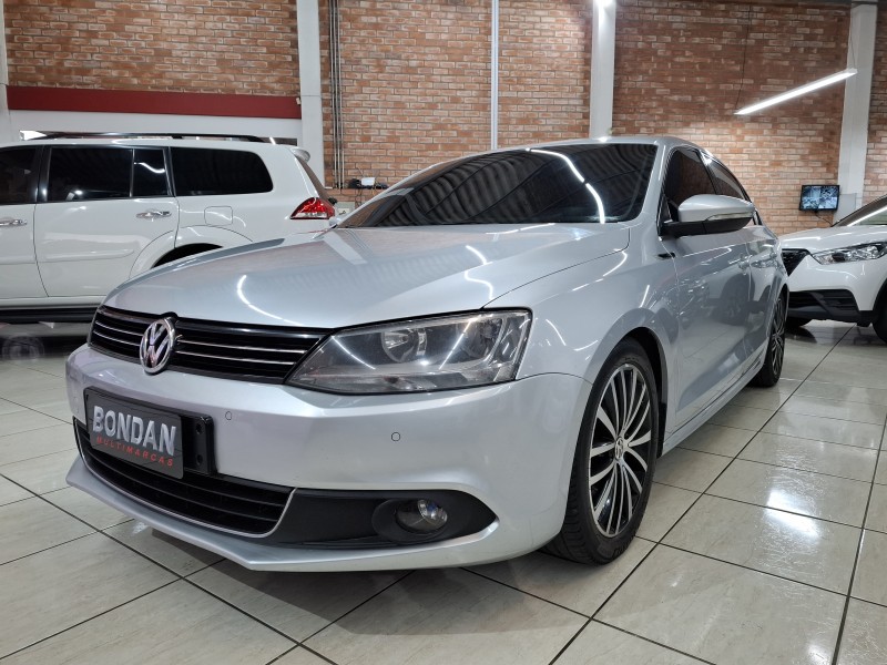 JETTA 2.0 TSI HIGHLINE 200CV GASOLINA 4P TIPTRONIC - 2012 - FARROUPILHA