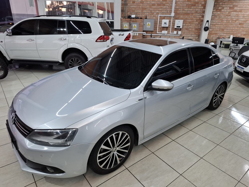 JETTA 2.0 TSI HIGHLINE 200CV GASOLINA 4P TIPTRONIC - 2012 - FARROUPILHA