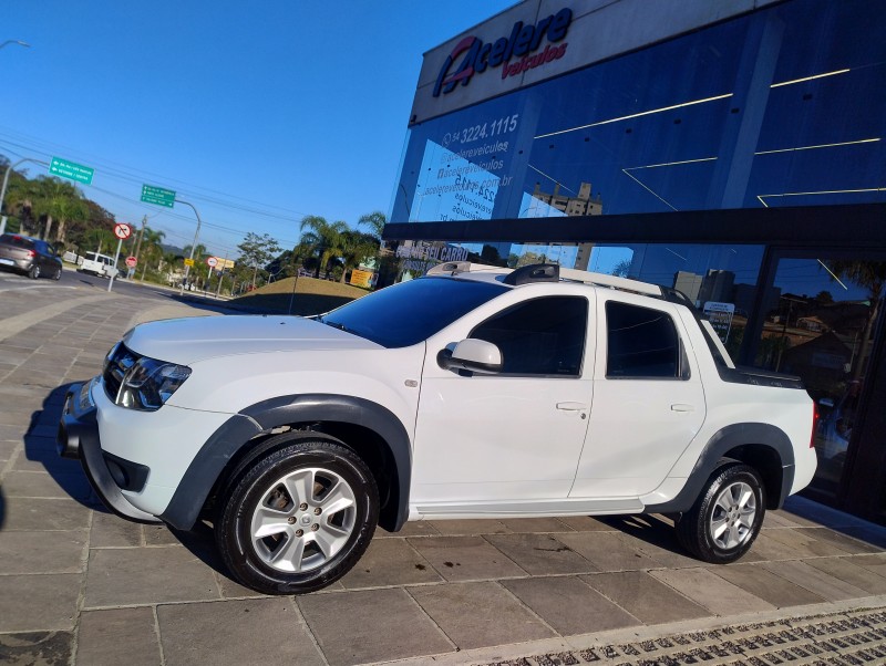 DUSTER OROCH 2.0 16V FLEX DYNAMIQUE AT 4P AUTOMÁTICO - 2017 - CAXIAS DO SUL