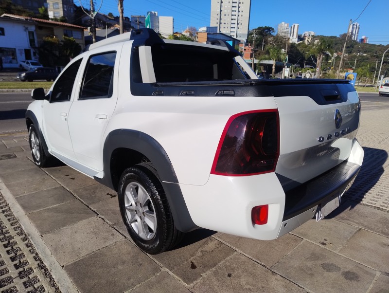 DUSTER OROCH 2.0 16V FLEX DYNAMIQUE AT 4P AUTOMÁTICO - 2017 - CAXIAS DO SUL