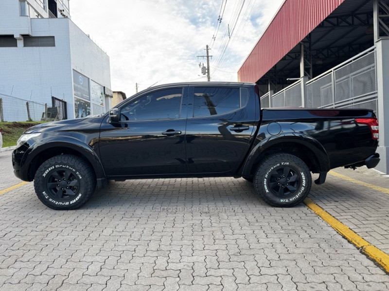 l200 triton 2.4 hpe s sport 4x4 cd 16v diesel 4p automatico 2017 feliz