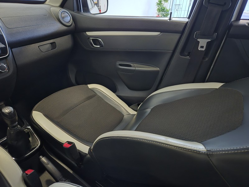 KWID 1.0 12V SCE FLEX INTENSE MANUAL - 2018 - BENTO GONçALVES