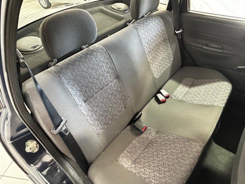 CORSA 1.6 MPFI GLS SEDAN 8V GASOLINA 4P MANUAL - 2005 - CAXIAS DO SUL